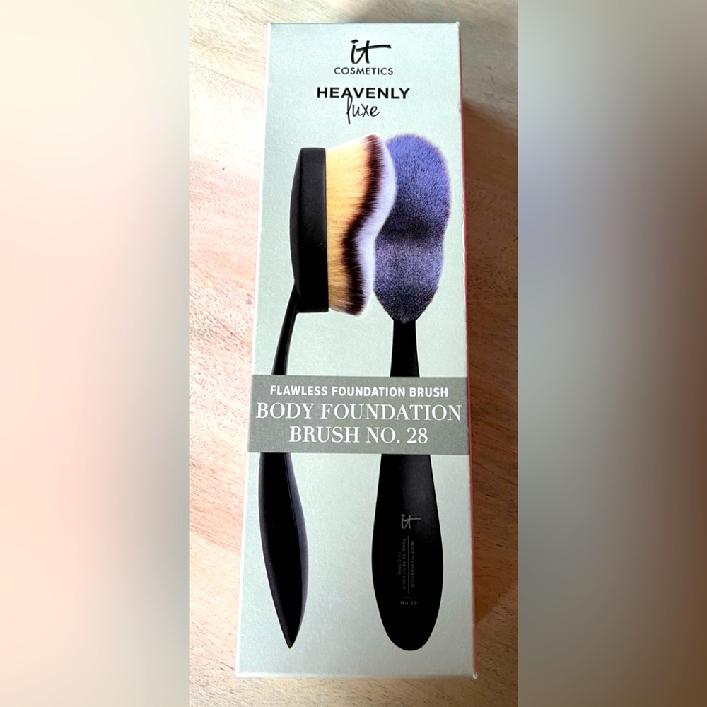 IT Cosmetics Heavenly Luxe Body Foundation Brush No. 28
